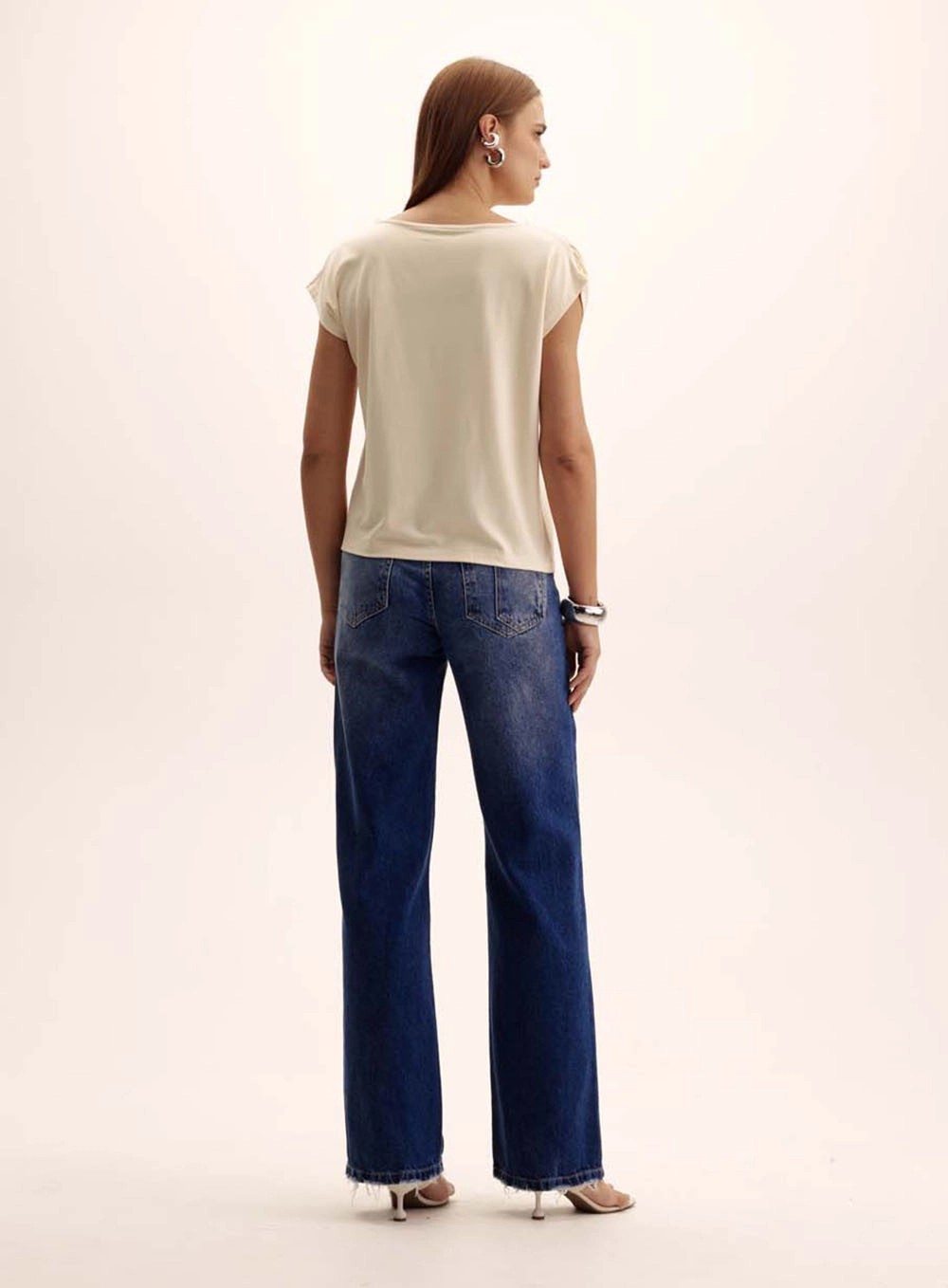 Blusa Feminina Comfort Manga Curta Drapeada Bege 5