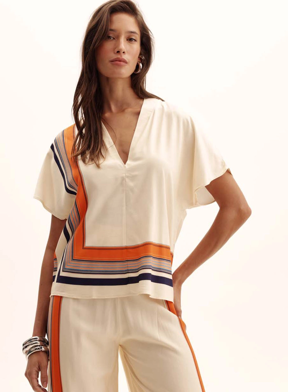 Blusa Feminina Comfort Decote V Scarf Stripe Bege 2