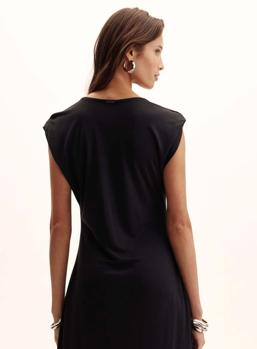 Vestido Comfort Barra Assimétrica Preto 4