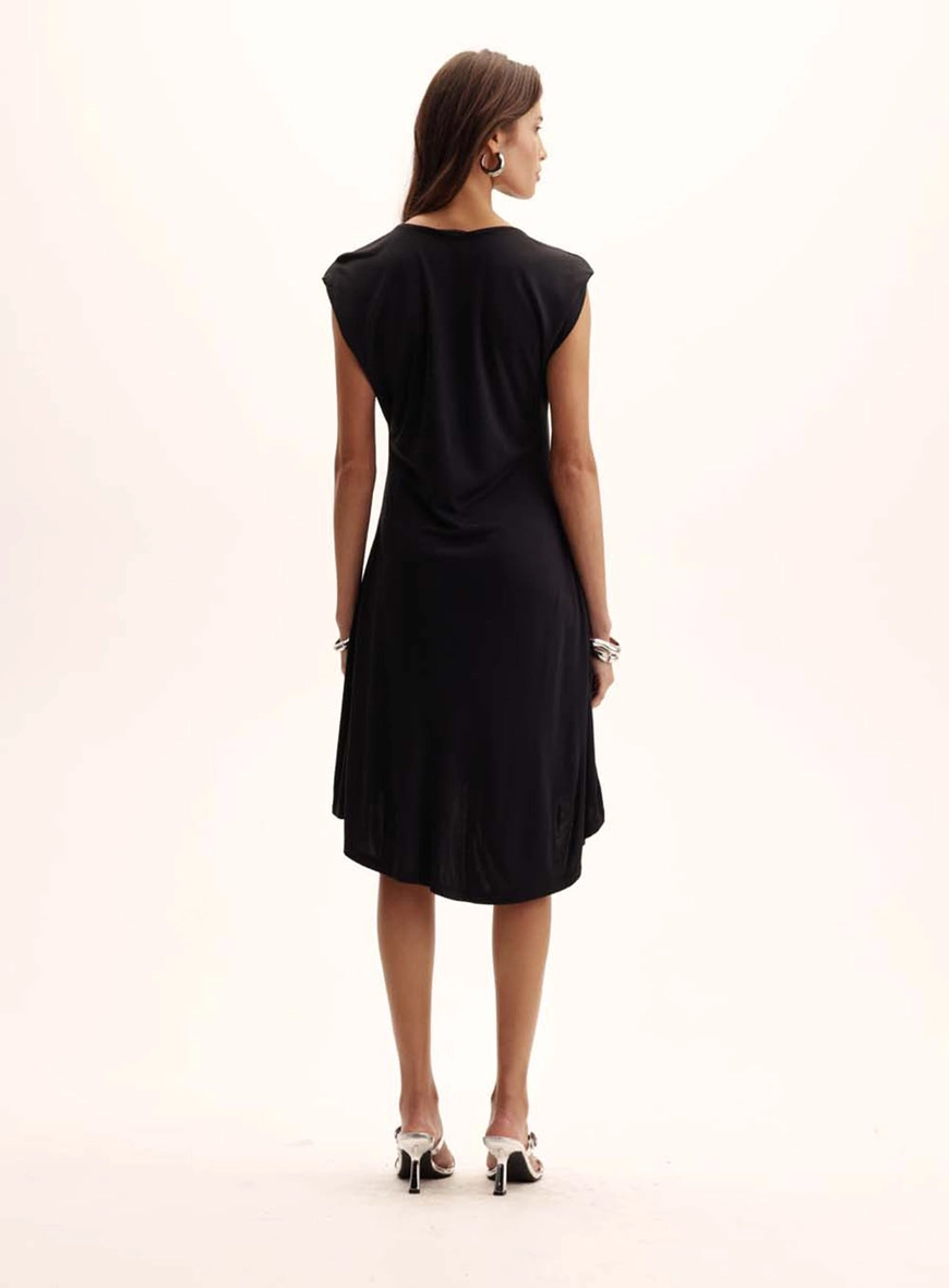 Vestido Comfort Barra Assimétrica Preto 5