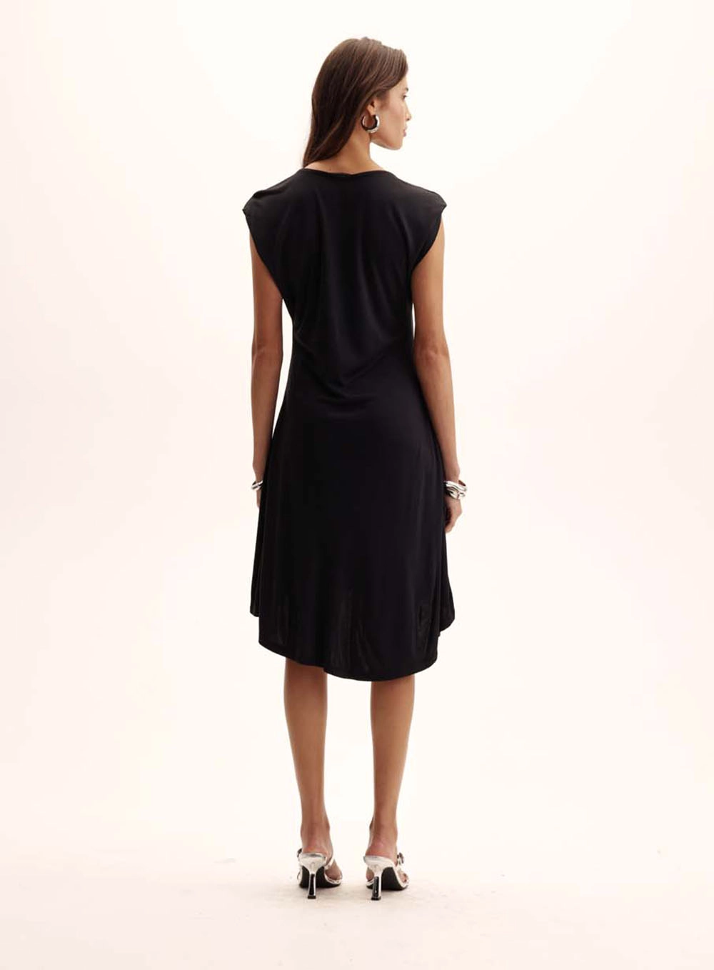 Vestido Comfort Barra Assimétrica Preto 5