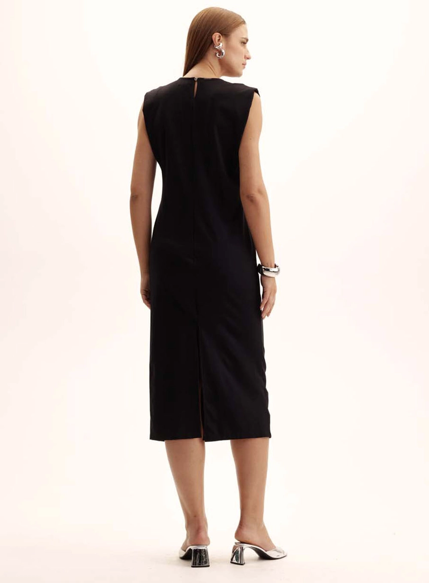 Vestido Comfort Midi Com Aplicação Preto 3