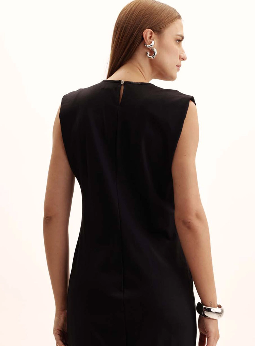 Vestido Comfort Midi Com Aplicação Preto 4