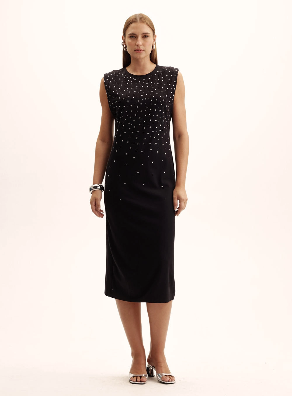 Vestido Comfort Midi Com Aplicação Preto 1