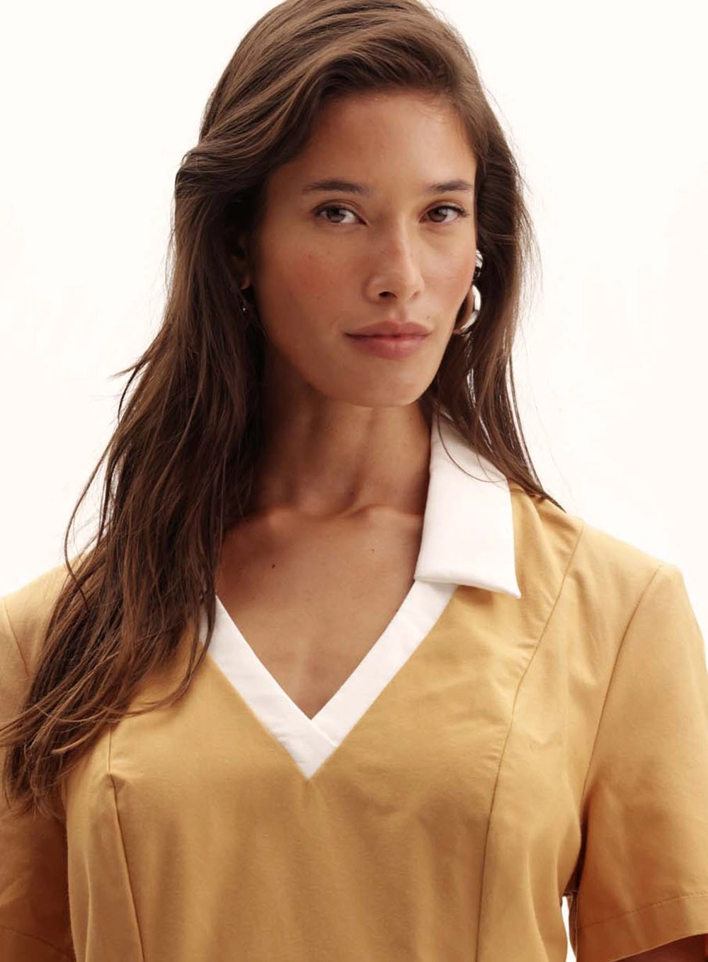 Vestido Comfort Decote V Gola Polo Bege 2