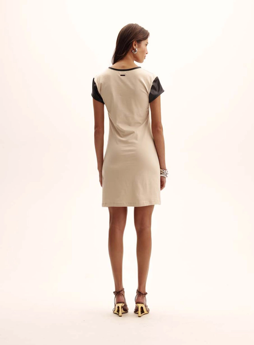 Vestido Comfort Com Fenda Lateral E Pregas Bege 5