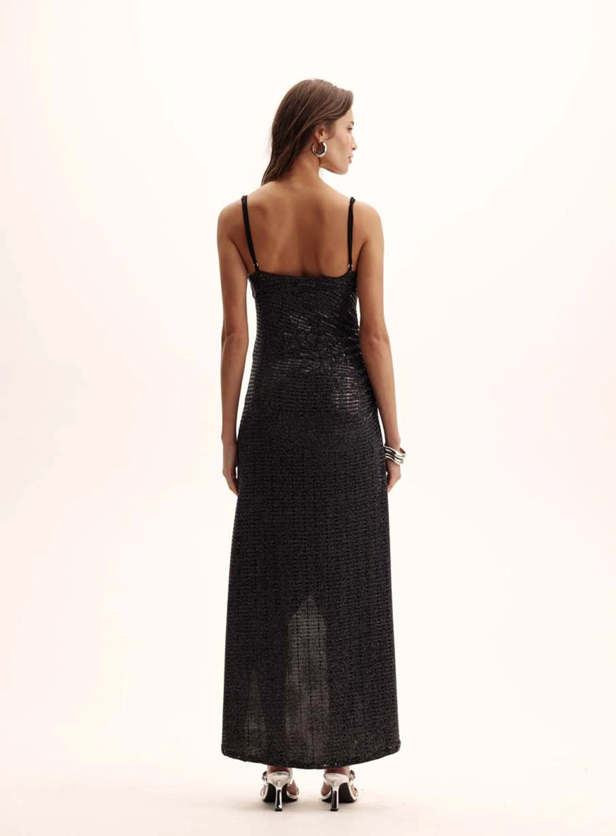 Vestido Com Fenda E Aplicação Preto 3