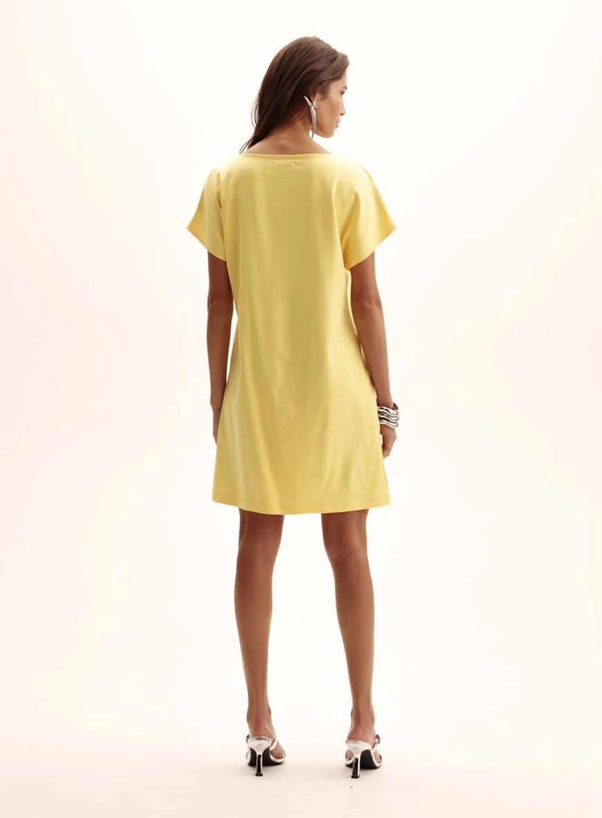 Vestido Comfort Médio Gola Canoa Amarelo 3