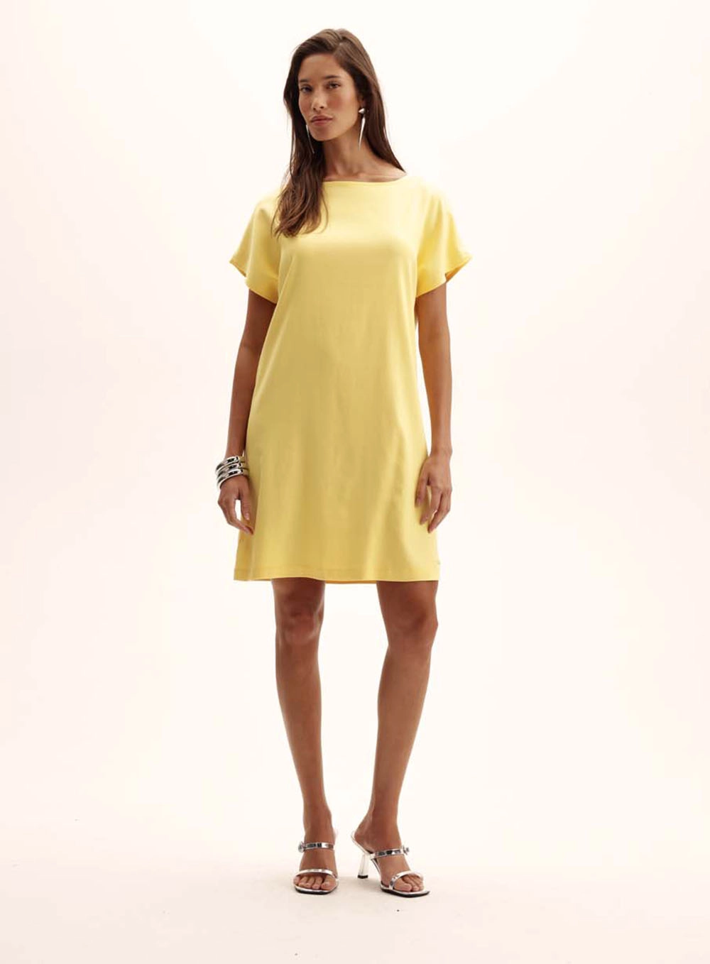 Vestido Comfort Médio Gola Canoa Amarelo 1