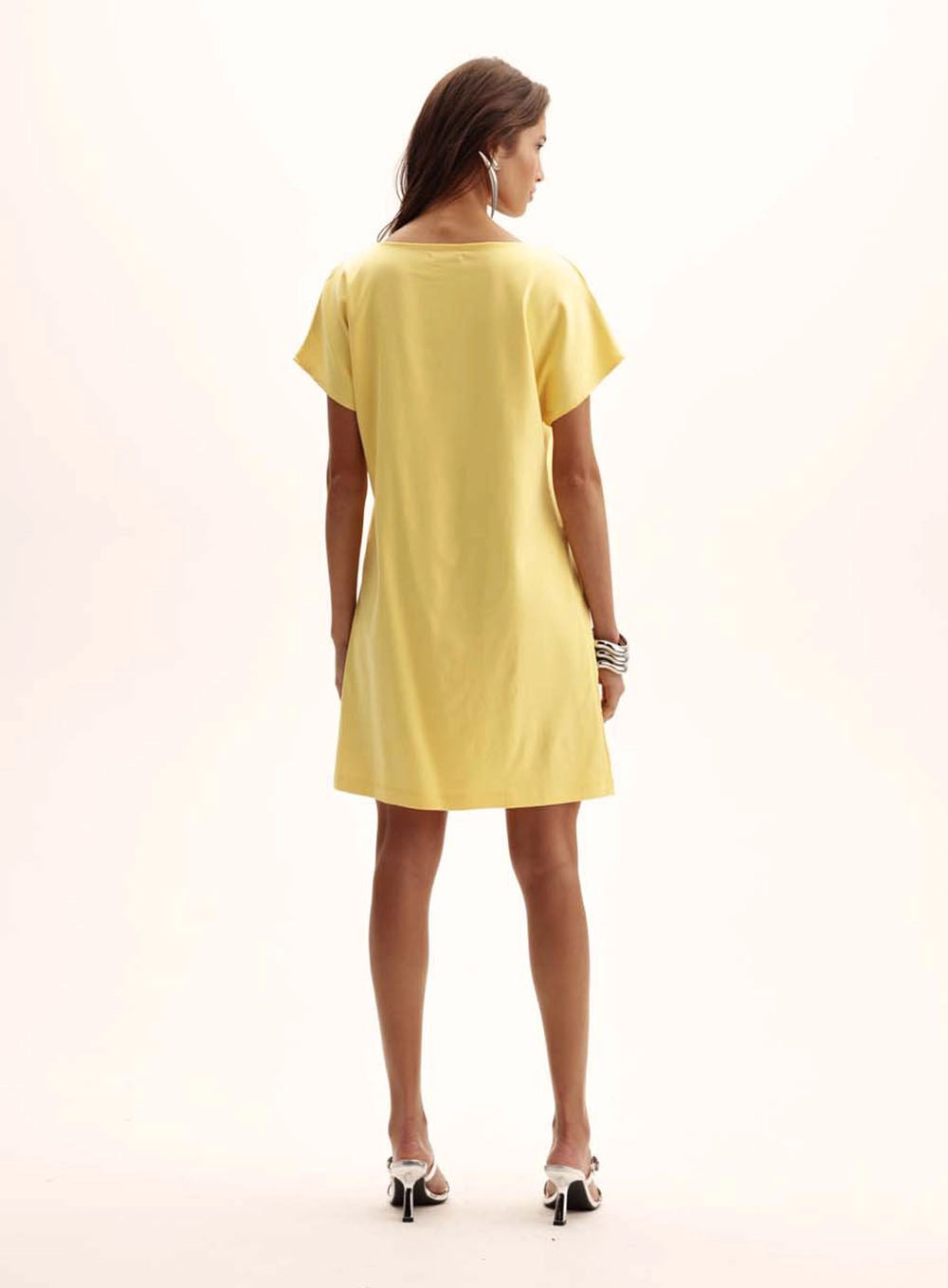 Vestido Comfort Médio Gola Canoa Amarelo 3