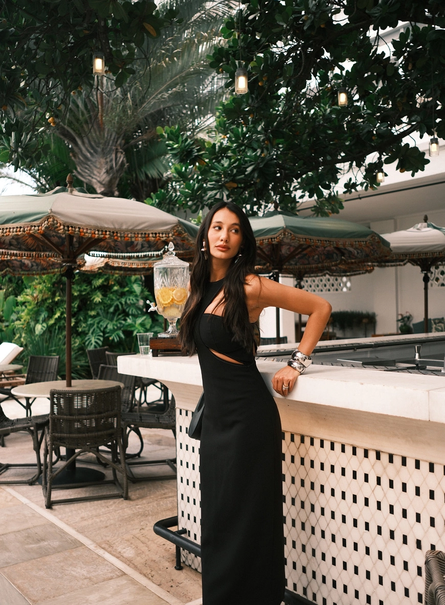 Vestido Midi Justo Cut Out Com Sobreposição Preto