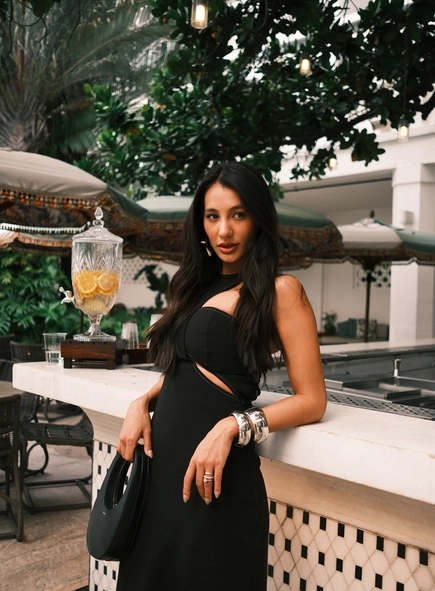 Vestido Midi Justo Cut Out Com Sobreposição