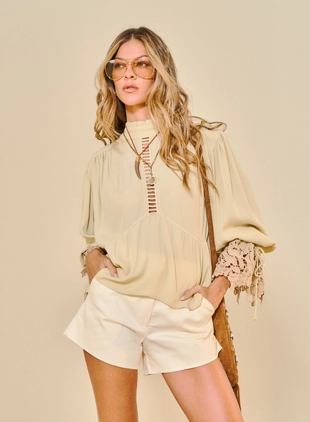 Blusa Feminina Manga Longa Com Rendas