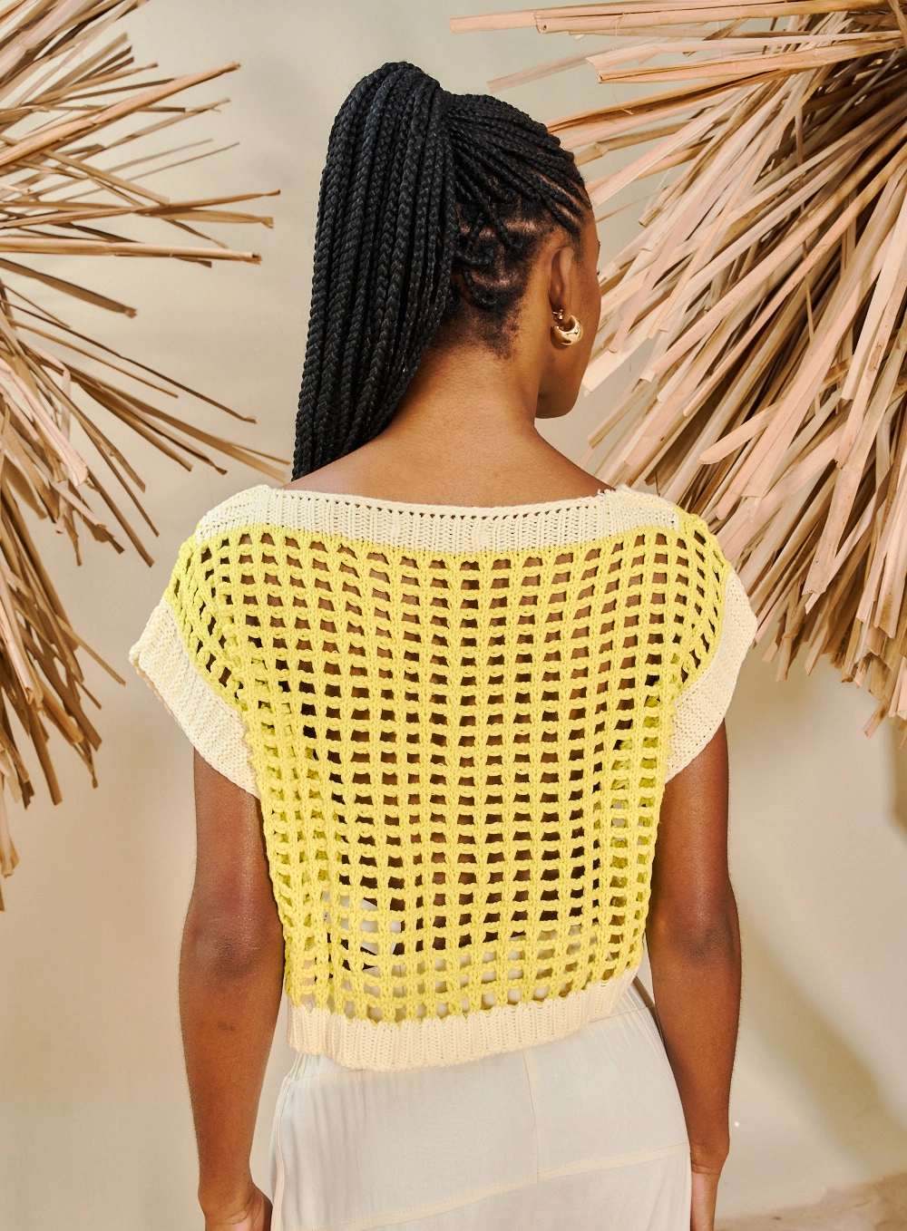 Blusa Feminina Com Decote V Em Tricô Verde 3