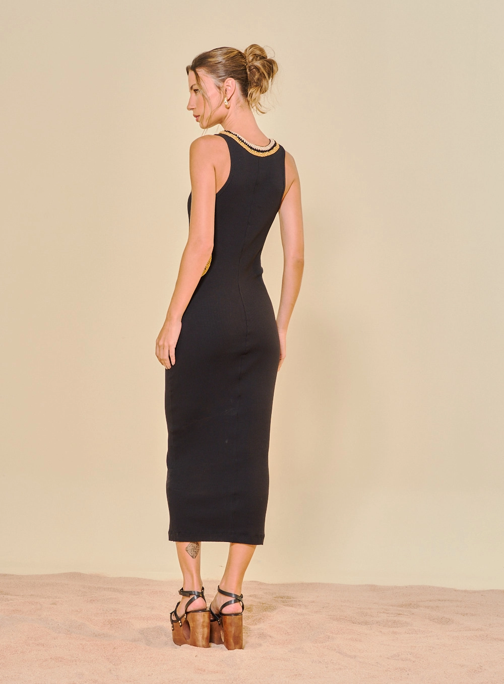 Vestido Midi Canelado Cut-out Preto 3