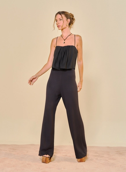 Macacão Pantalona Com Detalhe Linho