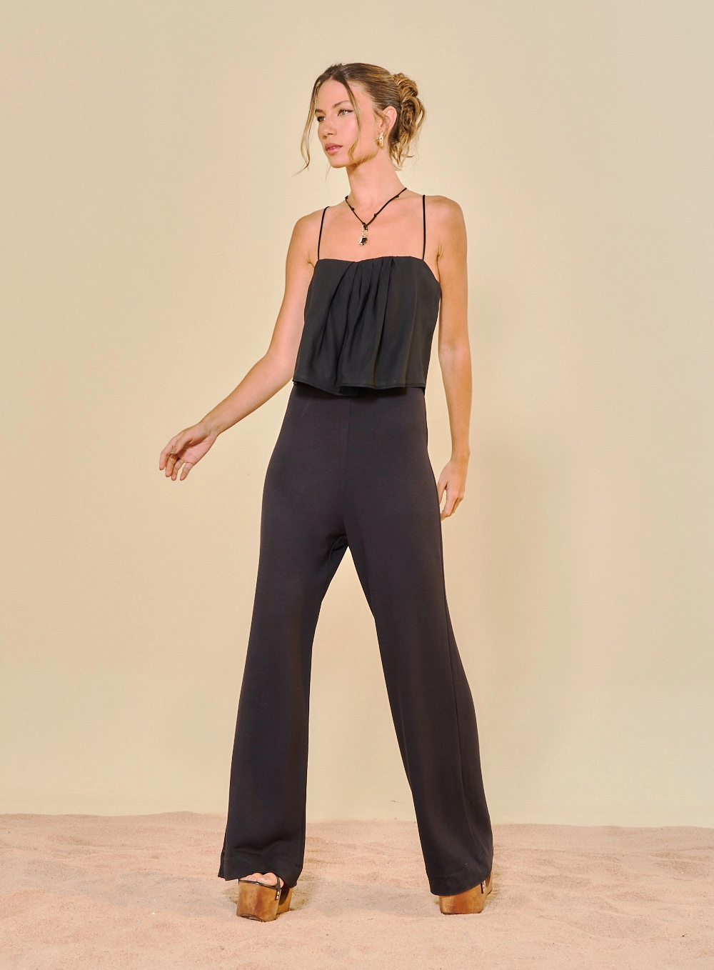 Macacão Pantalona Com Detalhe Linho Preto 1