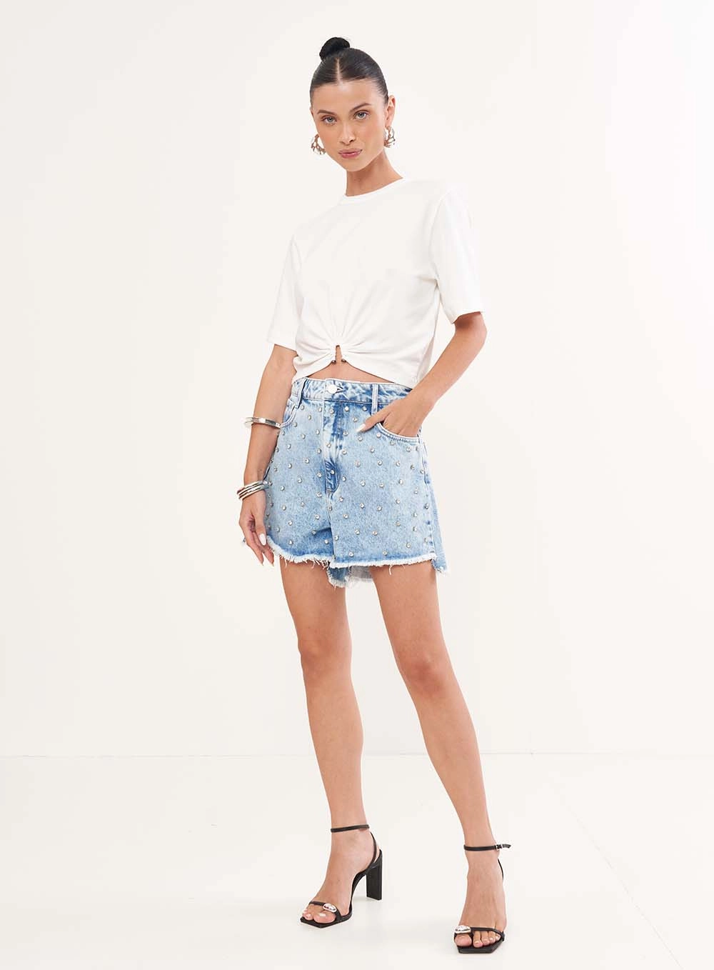 Short Jeans Com Bordado Manual Dubai Short Jeans Com Bordado