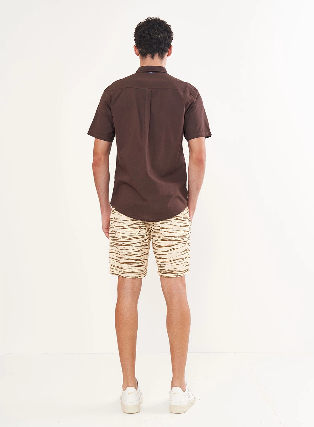 Camisa Relax Manga Curta Com Botões Marrom
