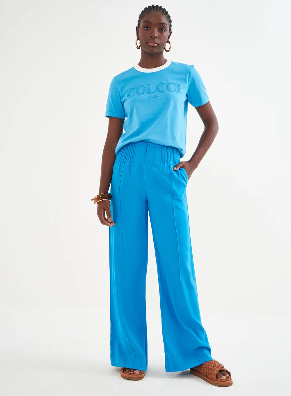 Camiseta Feminina Comfy Com Logo Frontal Azul