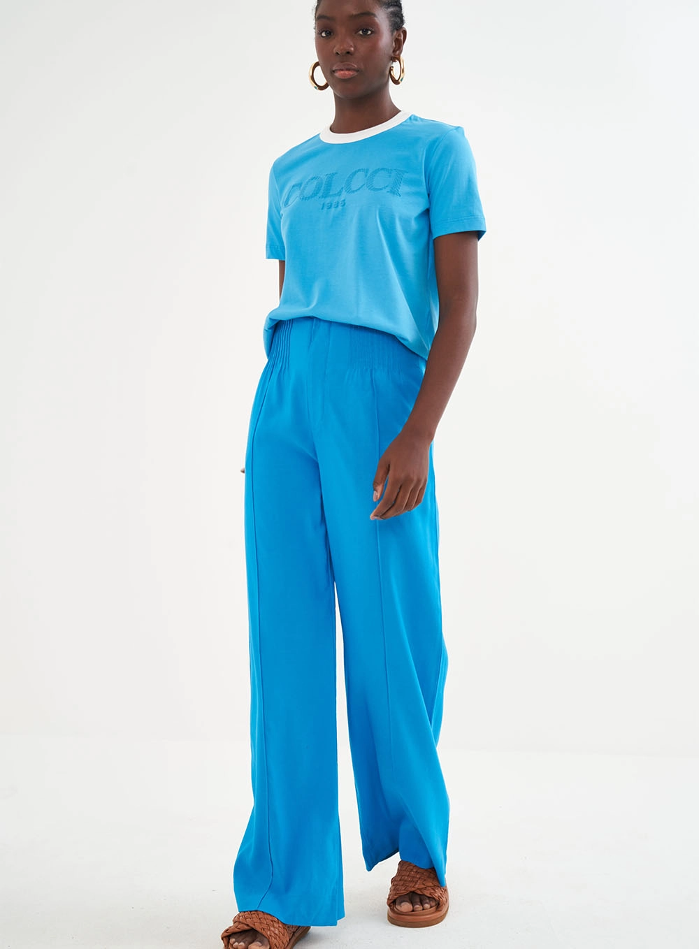 Camiseta Feminina Comfy Com Logo Frontal Azul