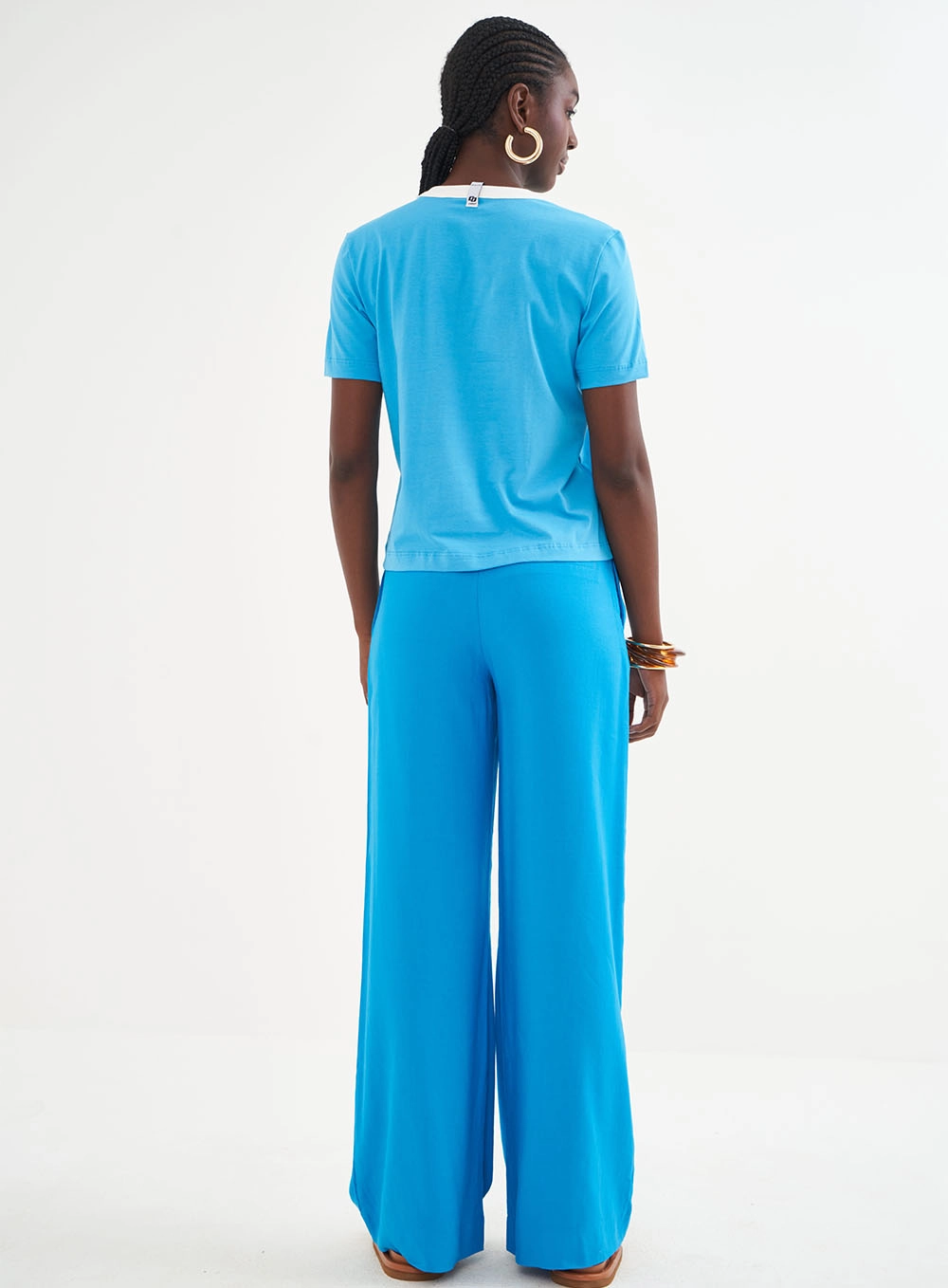 Camiseta Feminina Comfy Com Logo Frontal Azul