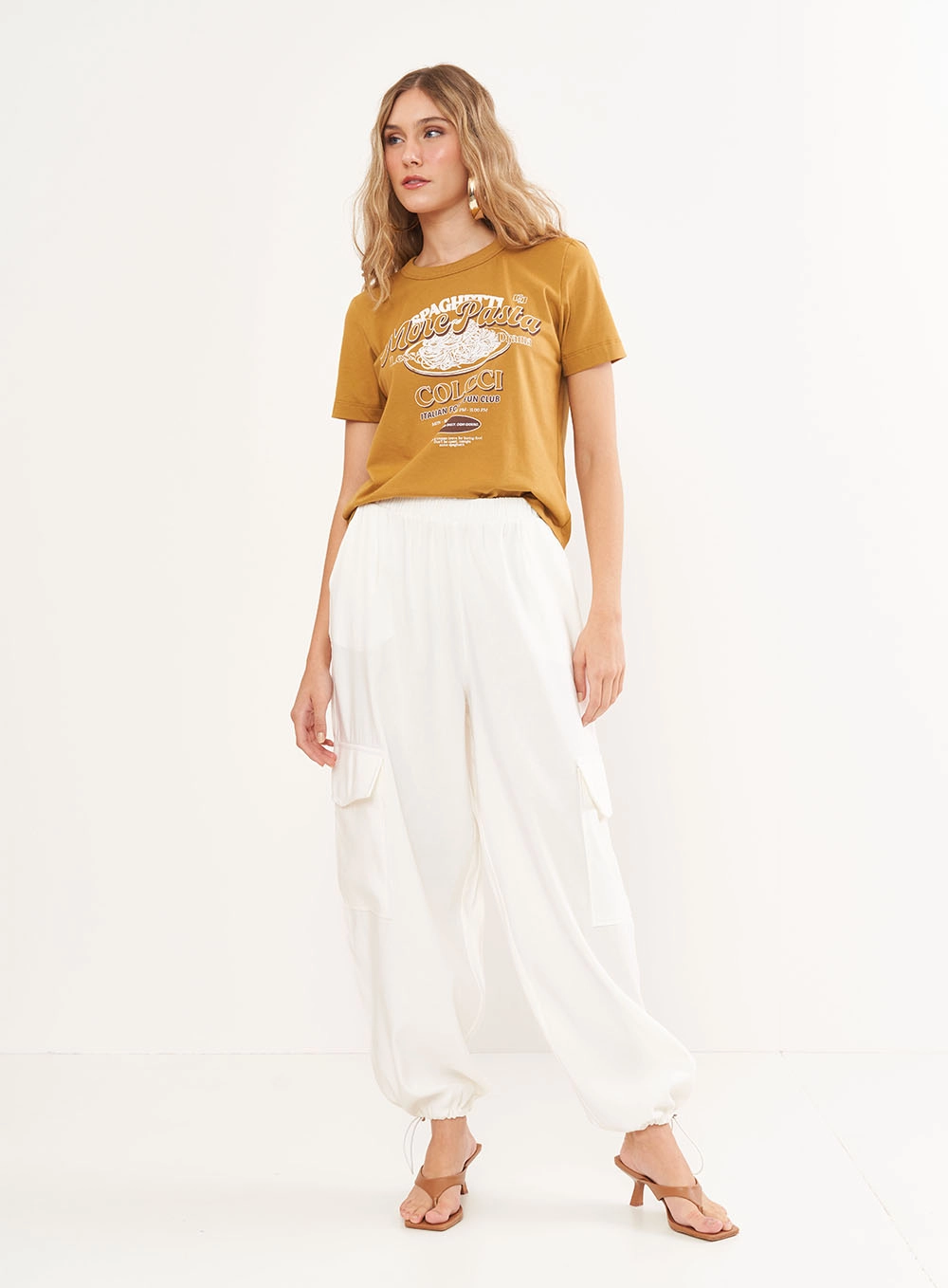 Camiseta Feminina Estampada Manga Curta Marrom Ebbela