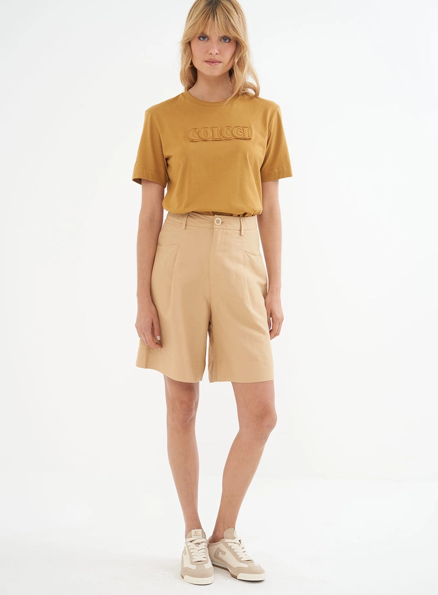 Camiseta Feminina Com Logo Em Aplicação