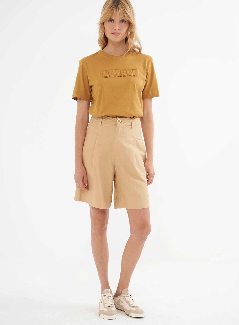 Camiseta Feminina Com Logo Em Aplicação Marrom Ebbela