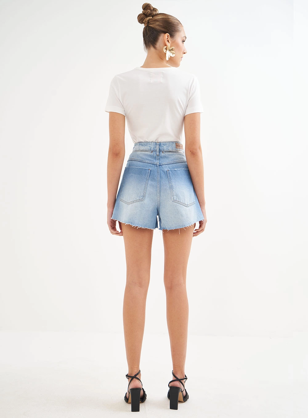 Camiseta Feminina Ajustada Manga Curta Off Shell