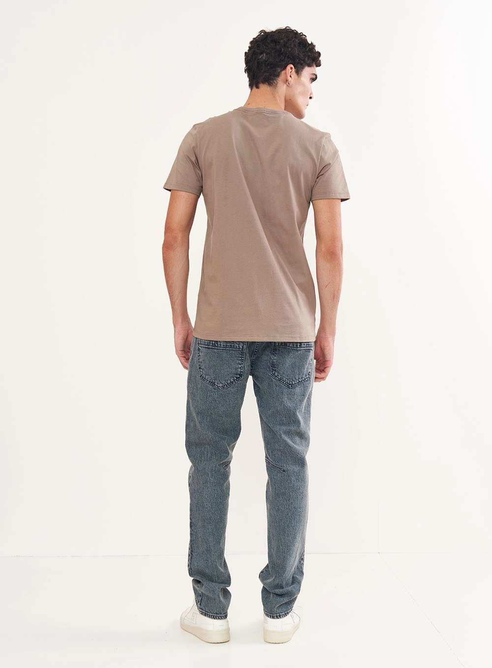 Camiseta Masculina Slim Manga Curta Com Estampa Marrom