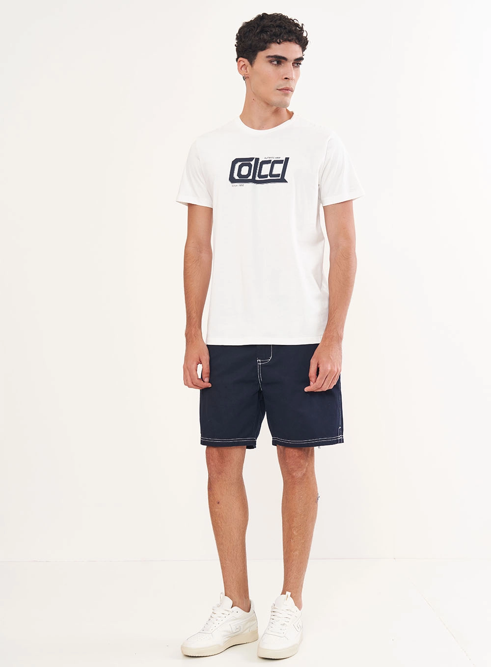 Camiseta Masculina Manga Curta E Logo Frontal Off Shell