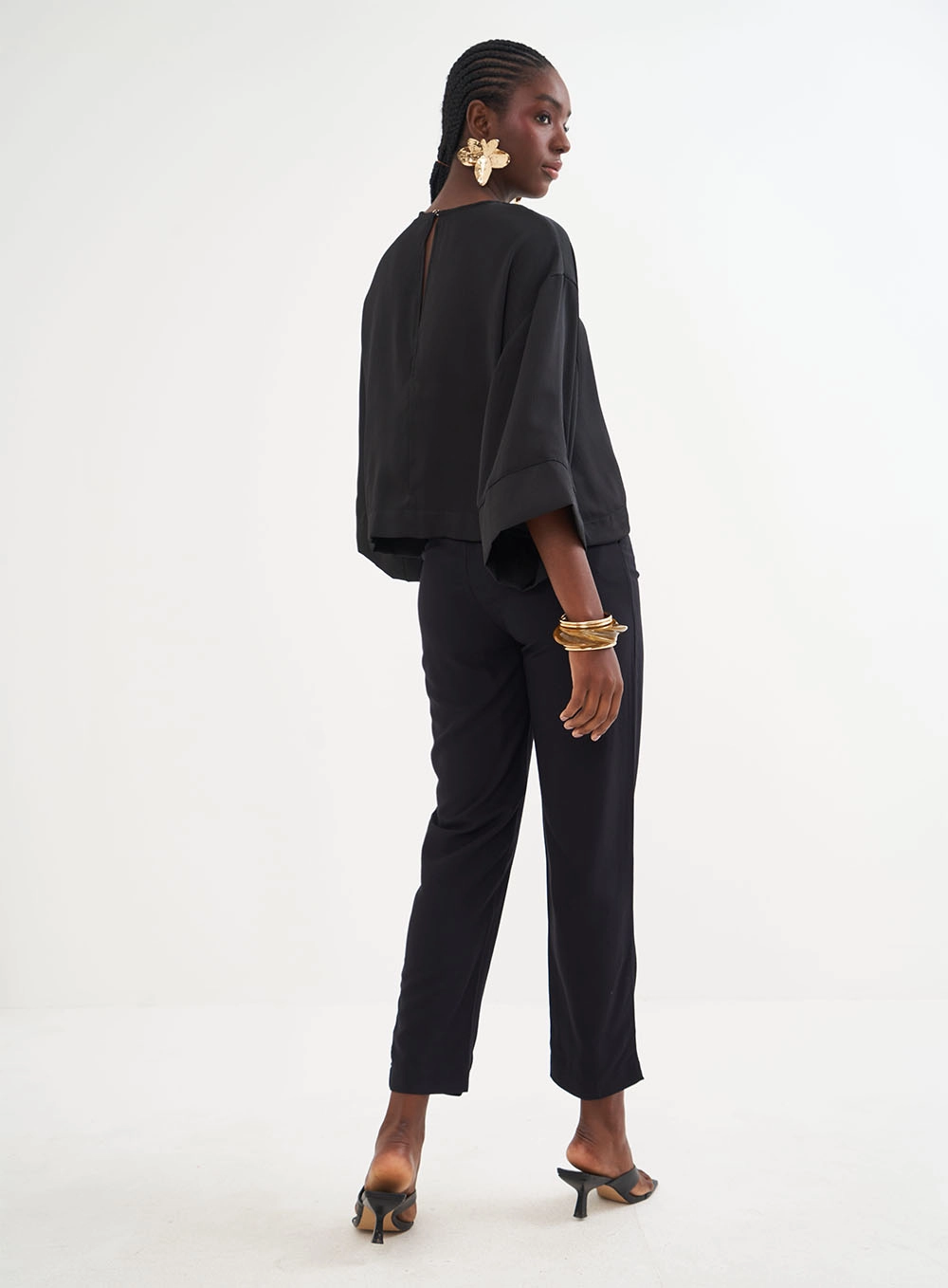 Blusa Fluida Mangas Amplas Preto
