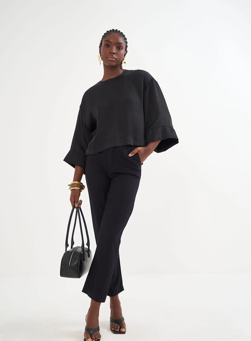Blusa Fluida Mangas Amplas Preto