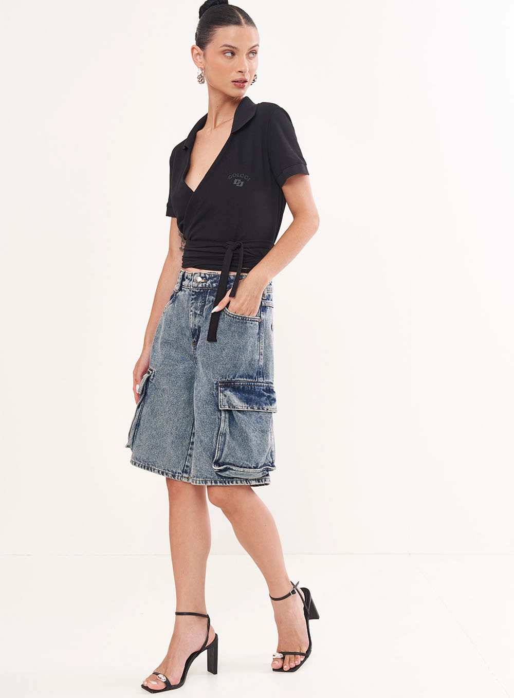 Blusa Justa Manga Curta Com Transpasse Preto