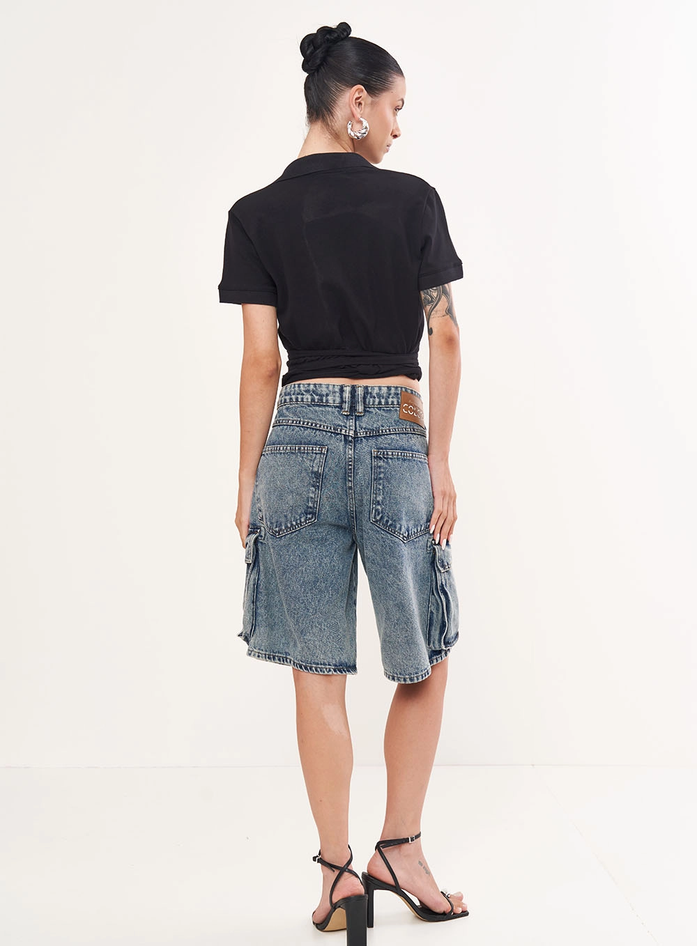 Blusa Justa Manga Curta Com Transpasse Preto