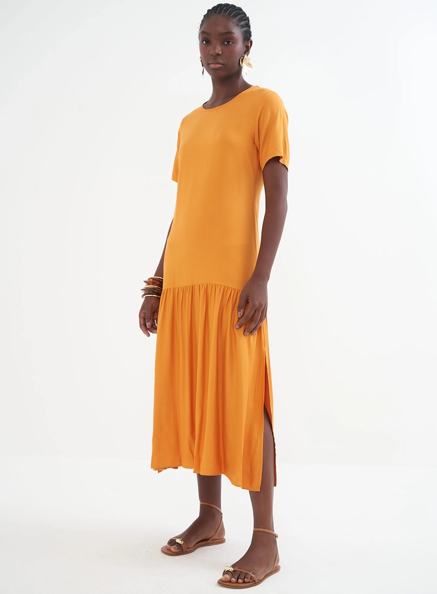 Vestido Midi Reto Com Drapeado