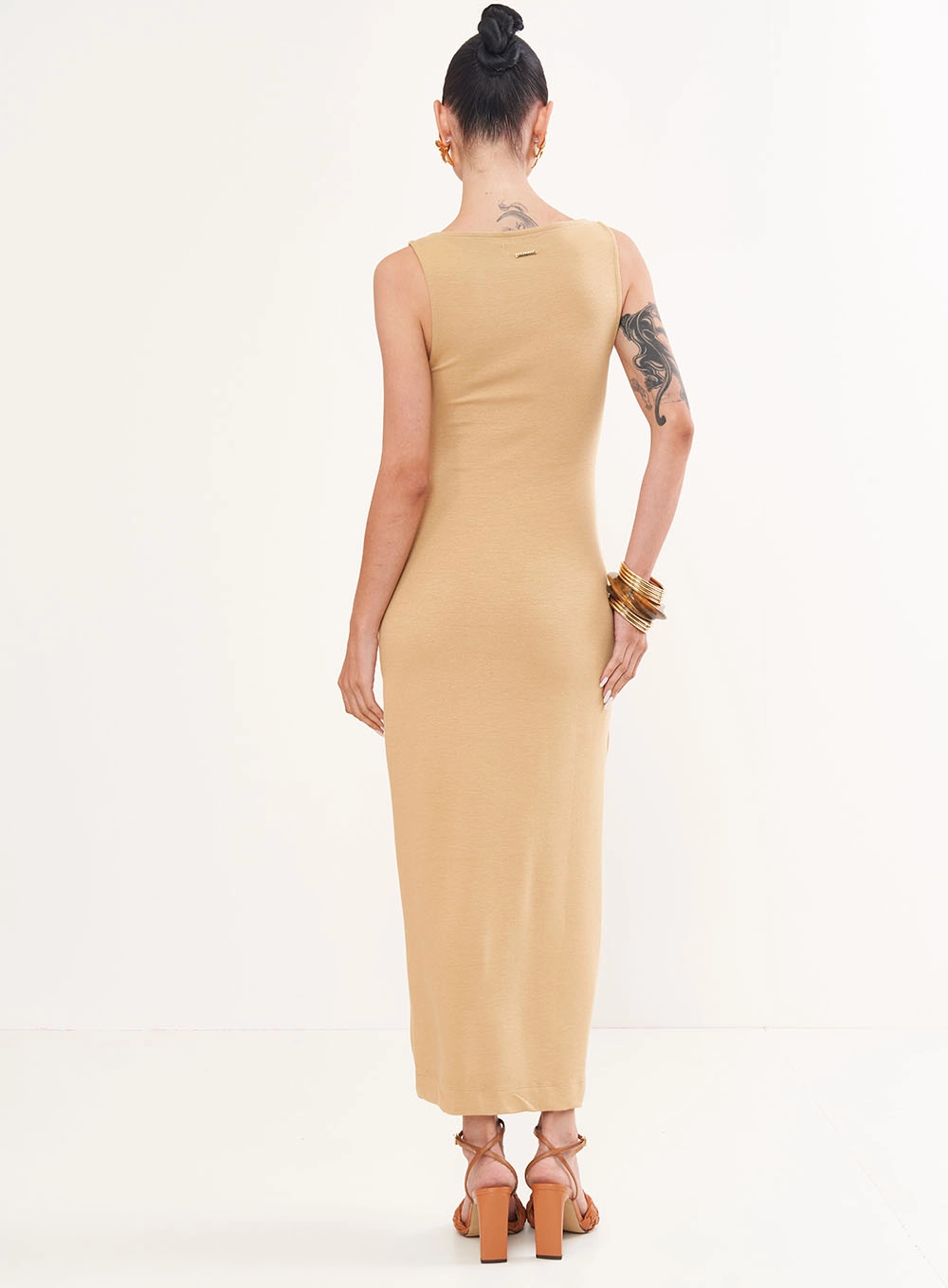 Vestido Midi Com Transpasse E Fenda Bege