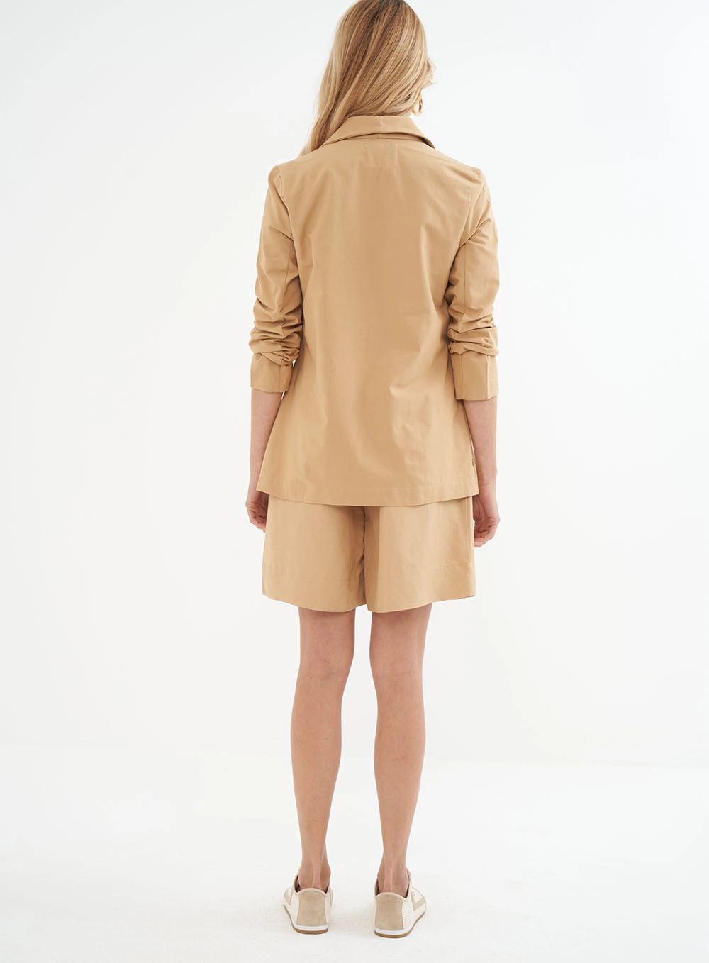 Blazer Feminino Alongado Em Linho Bege