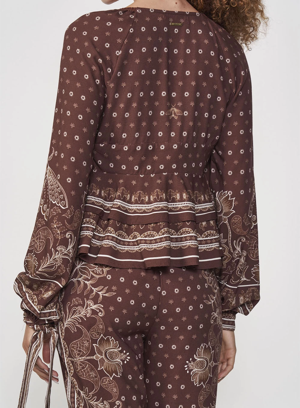 Blusa Acinturada Decote V Com Amarração Estampada Estampados