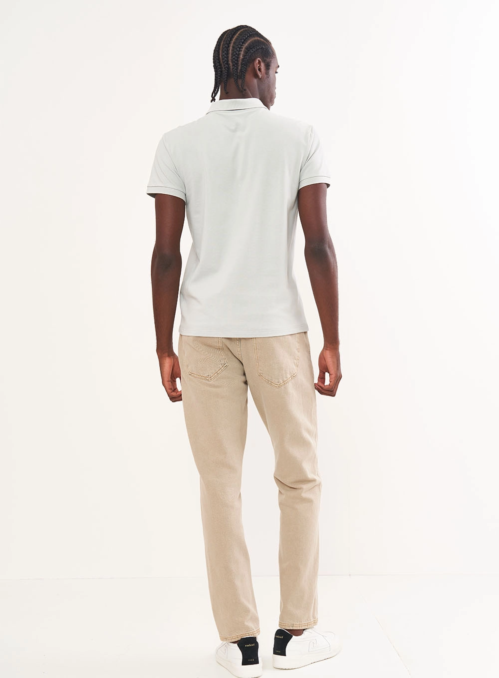 Polo Masculina Com Detalhe Em Logo Cinza