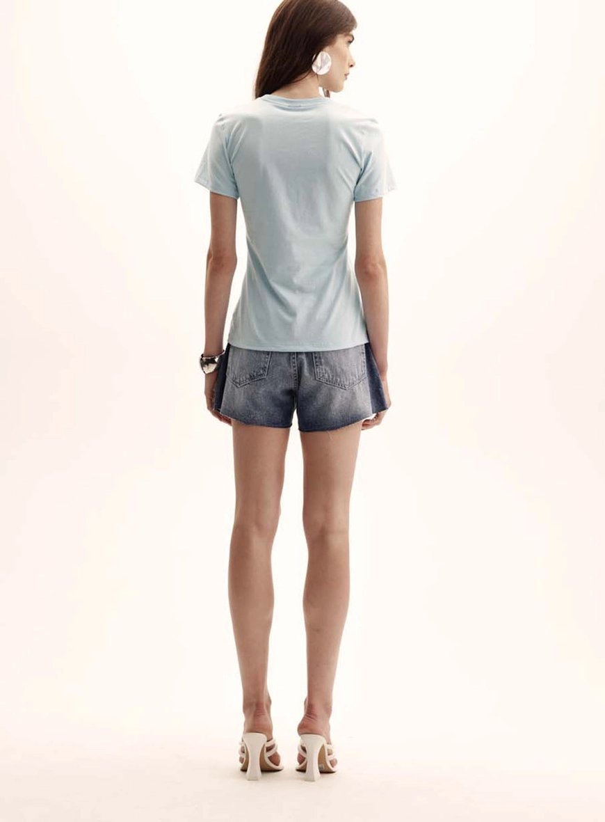 Camiseta Feminina Slim Com Logo Bordada Azul 5