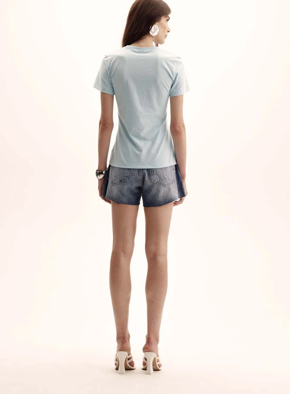 Camiseta Feminina Slim Com Logo Bordada Azul 5