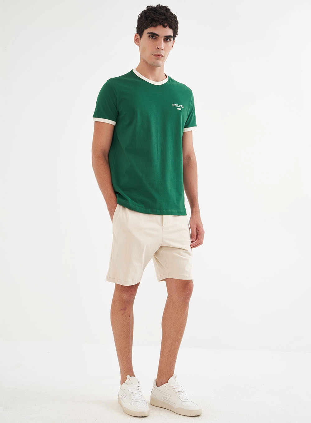 Camiseta Masculina Com Detalhes Contrastantes Verde