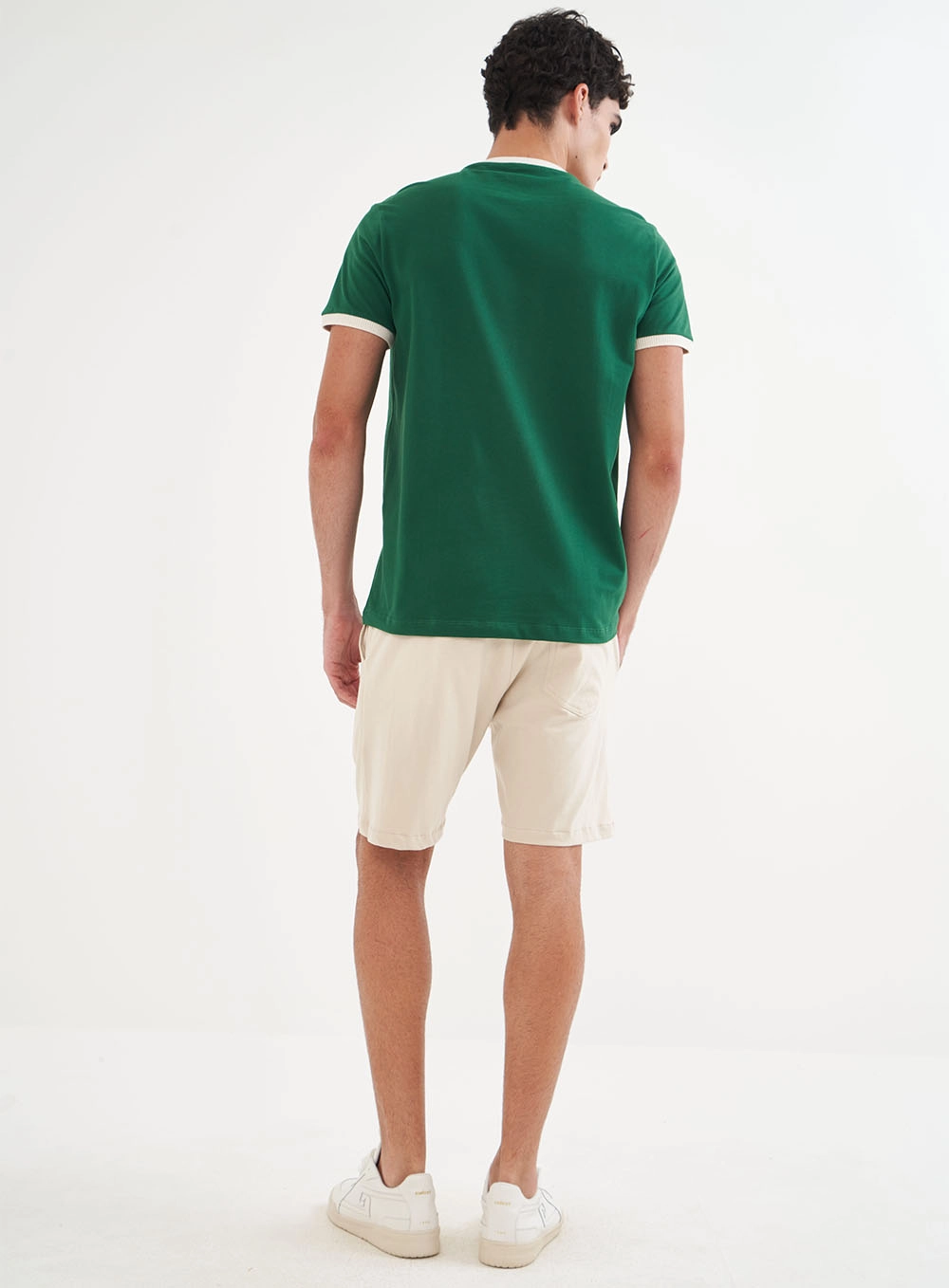 Camiseta Masculina Com Detalhes Contrastantes Verde