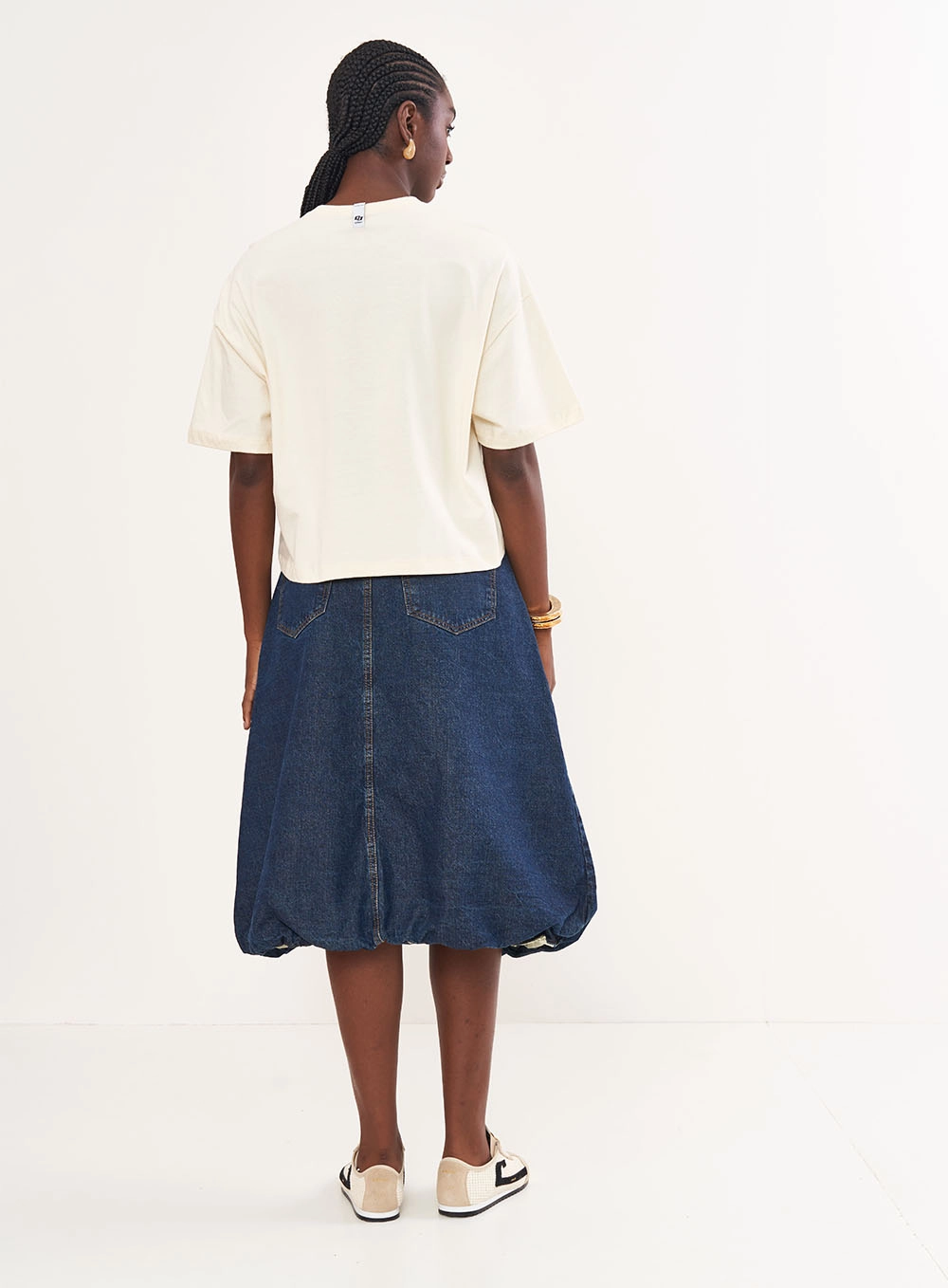 Camiseta Feminina Com Detalhe Em Logo Bege