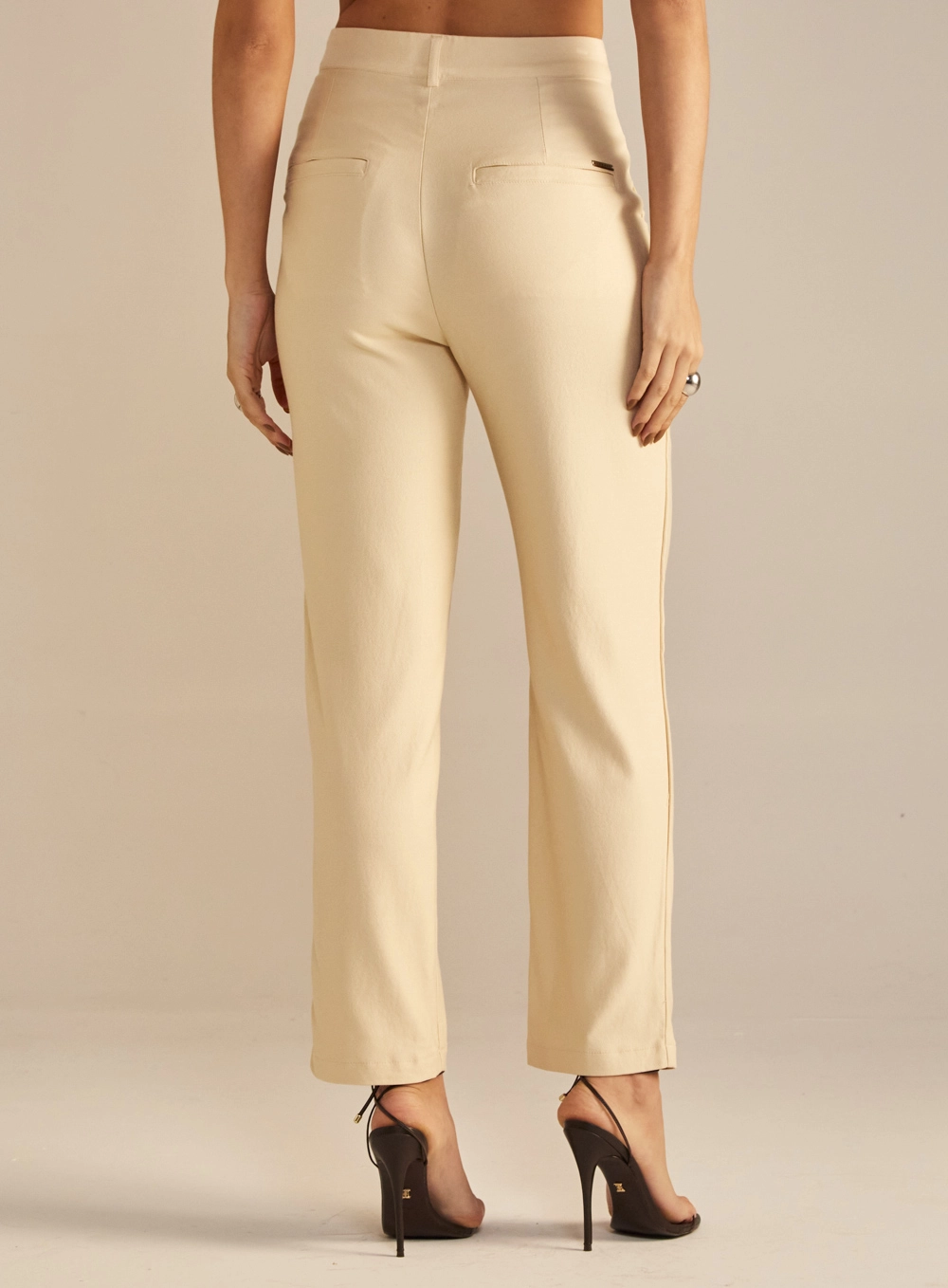 Calça Feminina Alfaiataria Reta Bolso Faca Bege 4