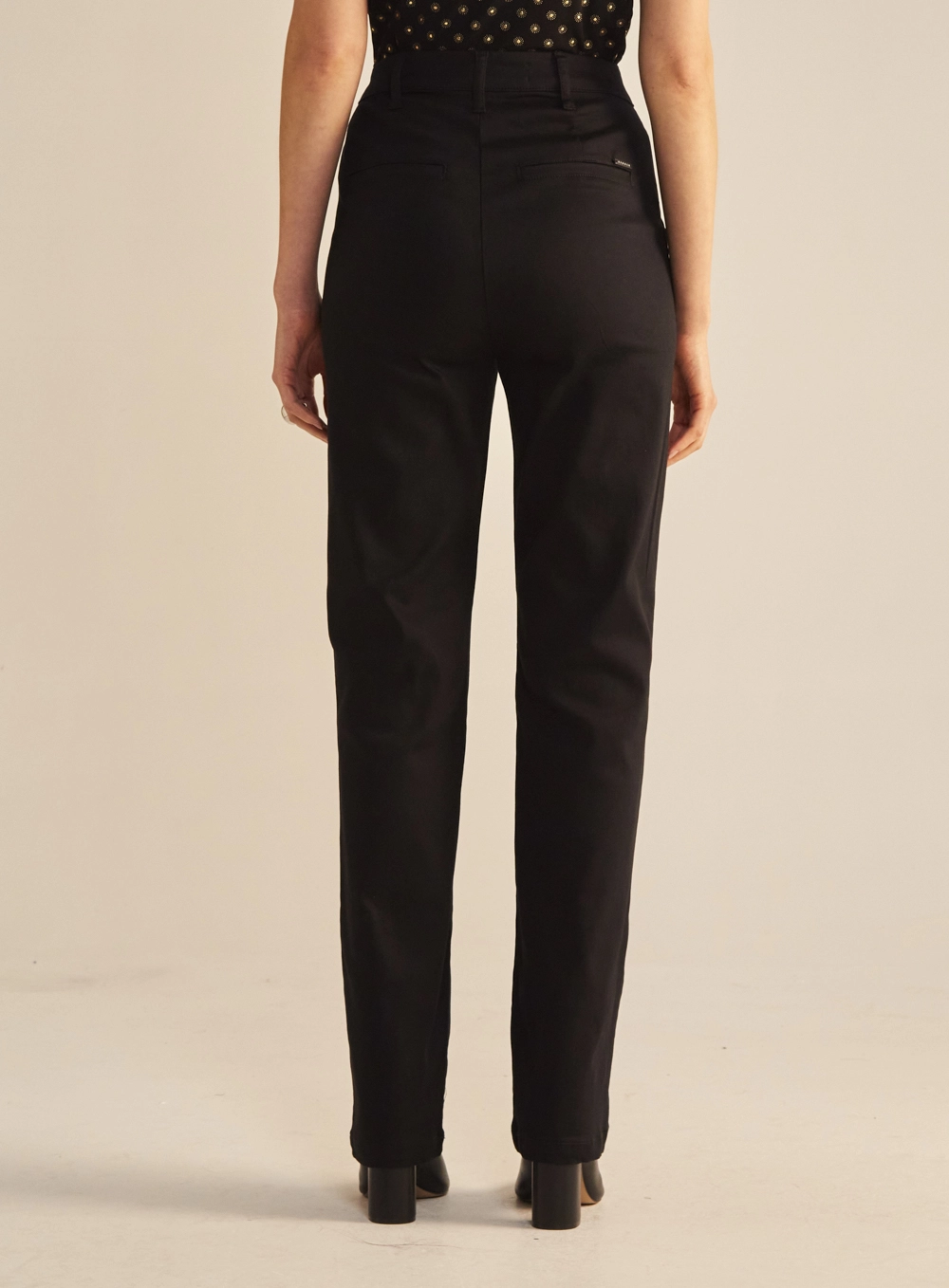 Calça Feminina Alfaiataria Reta Preto 4