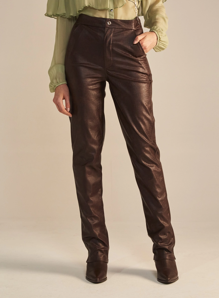 Calça Feminina Reta Couro Sintético Texturizado Marrom 2