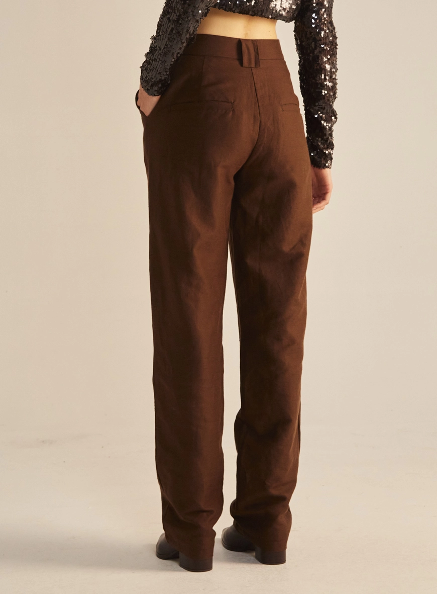 Calça Feminina Alfaiataria Reta Cintura Alta Marrom 4